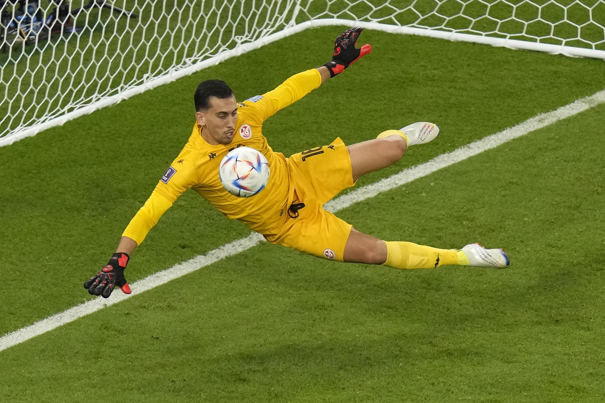 包含阿尔梅里亚门将神勇扑救，帮助球队守住胜利的词条