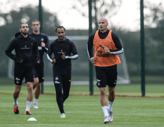 包含纽卡斯尔连续三轮不胜，保级难度增加的词条