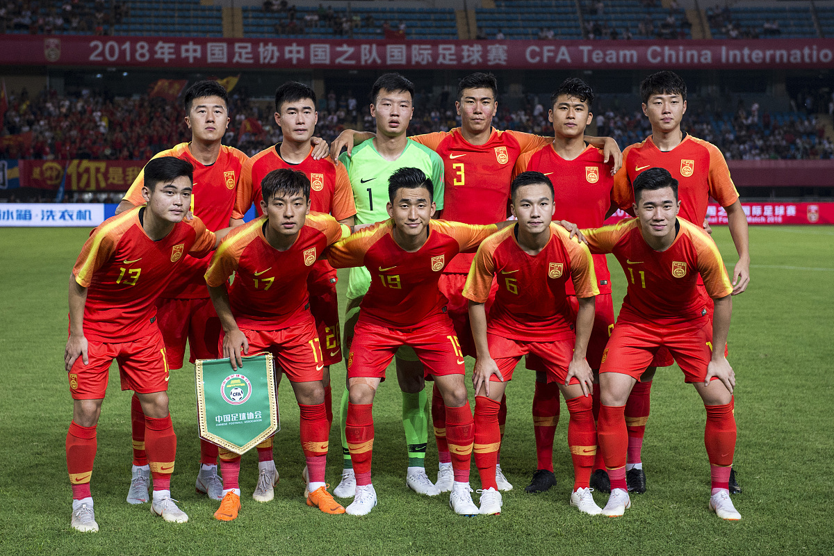 纷争不断！国内足球明星竞技激烈