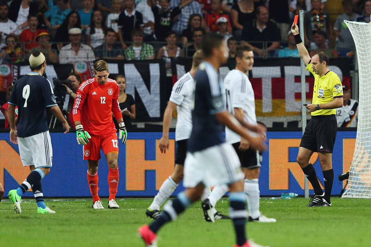 包含球员们在场上卖力拚搏,用实际行动演绎着赛场较量的词条 包含球员们在场上卖力拚搏,用实际行动演绎着赛场较量的词条