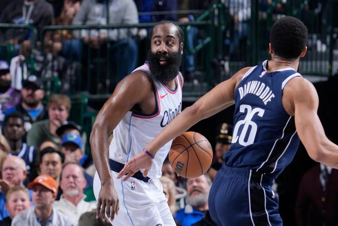 包含快船队内讧事件曝光，球队声势一时受损的词条