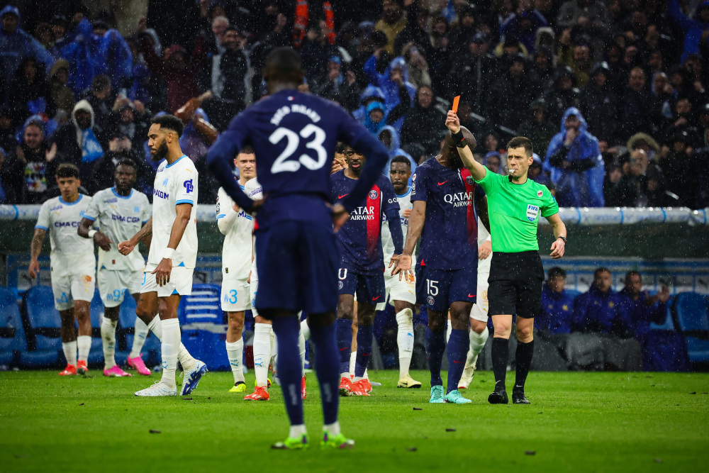 包含巴黎圣日耳曼再胜一仗，一路领先的词条