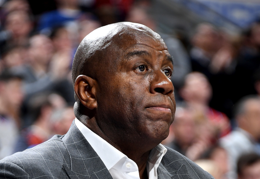 包含拉塞尔传承魔术师衣钵，灯泡队再度成为篮球赛场焦点的词条