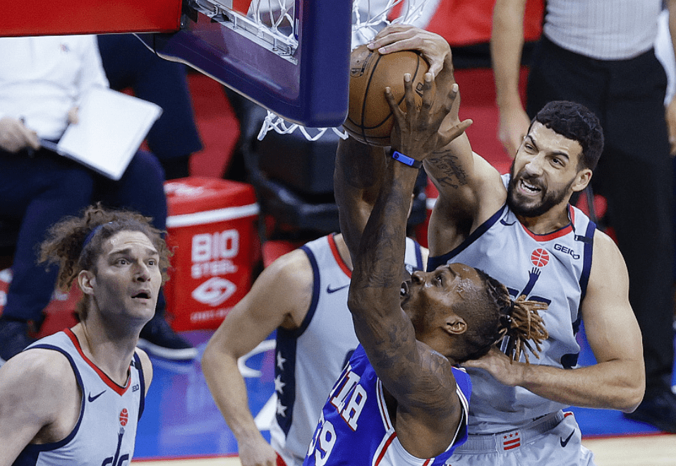 老鹰中锋因伤赛季报销，寻找替代方案的简单介绍