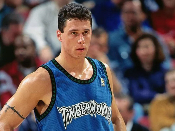 森林狼球员被授予月度最佳表现奖项实至名归的简单介绍