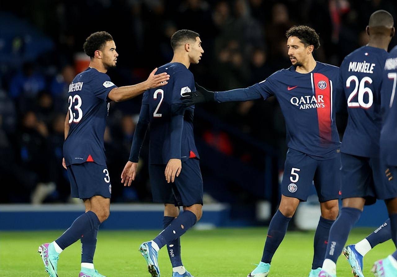 法国队与瑞士队激烈对抗，最终获胜