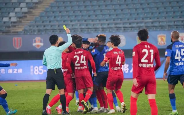 雄狮内线优势明显，带领球队一路高歌的简单介绍