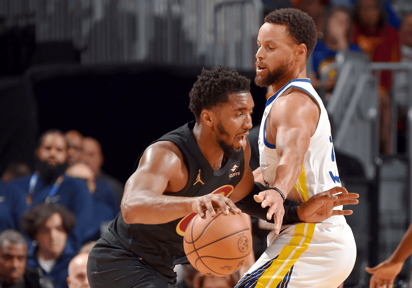 勇士队将对阵骑士，挑战主场实力对决全力以赴的简单介绍