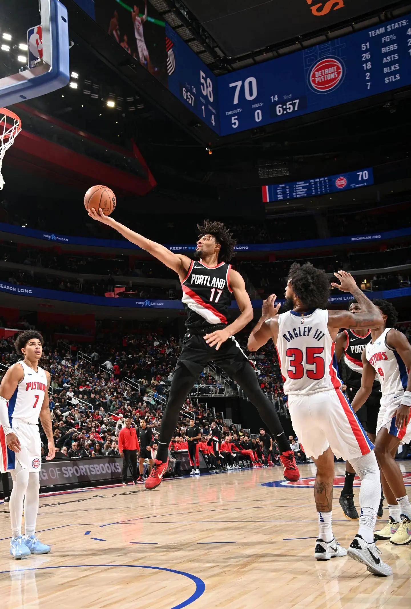 关于开拓者主场力克太阳，助力季后赛征程的信息