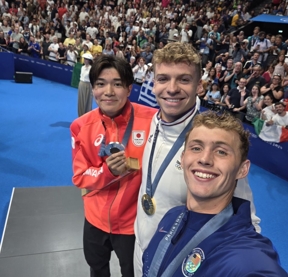 关于澳大利亚游泳冠军再次登上领奖台的信息 关于澳大利亚游泳冠军再次登上领奖台的信息