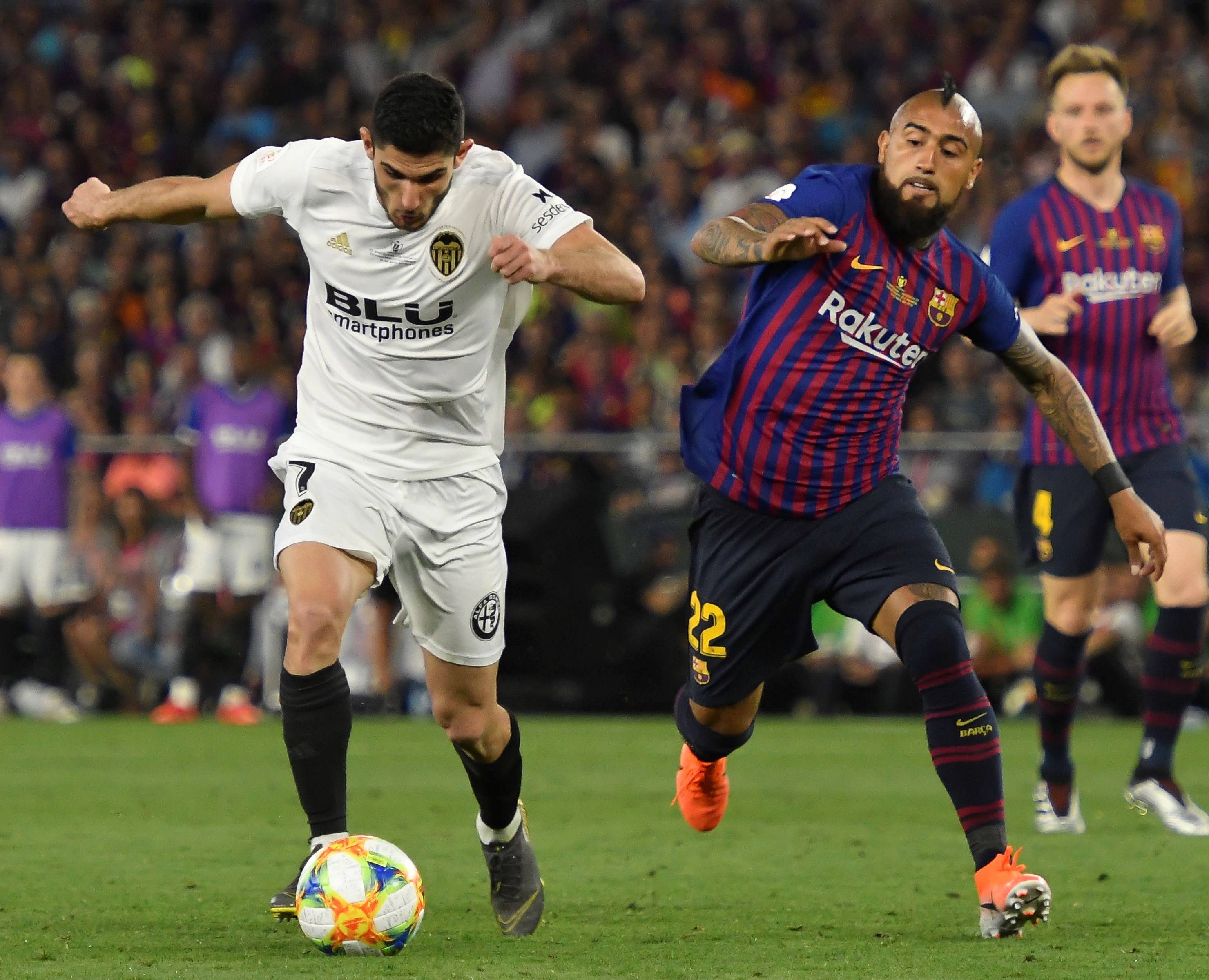 包含阿拉维斯坚守主场，成功保持不败的词条