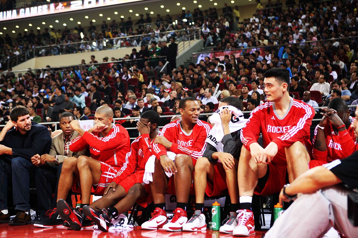 球员们轮番上场,体力消耗大,比赛激烈的简单介绍 球员们轮番上场,体力消耗大,比赛激烈的简单介绍