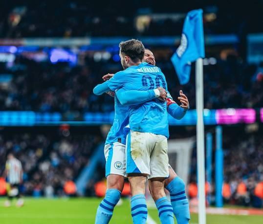 关于沃尔夫斯堡客场逆转战平洛里昂，保持联赛连续不败的信息