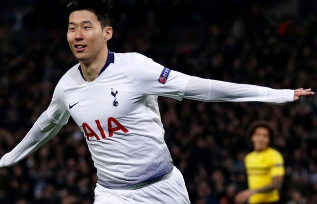 智利中场球员在欧冠比赛中领衔出击