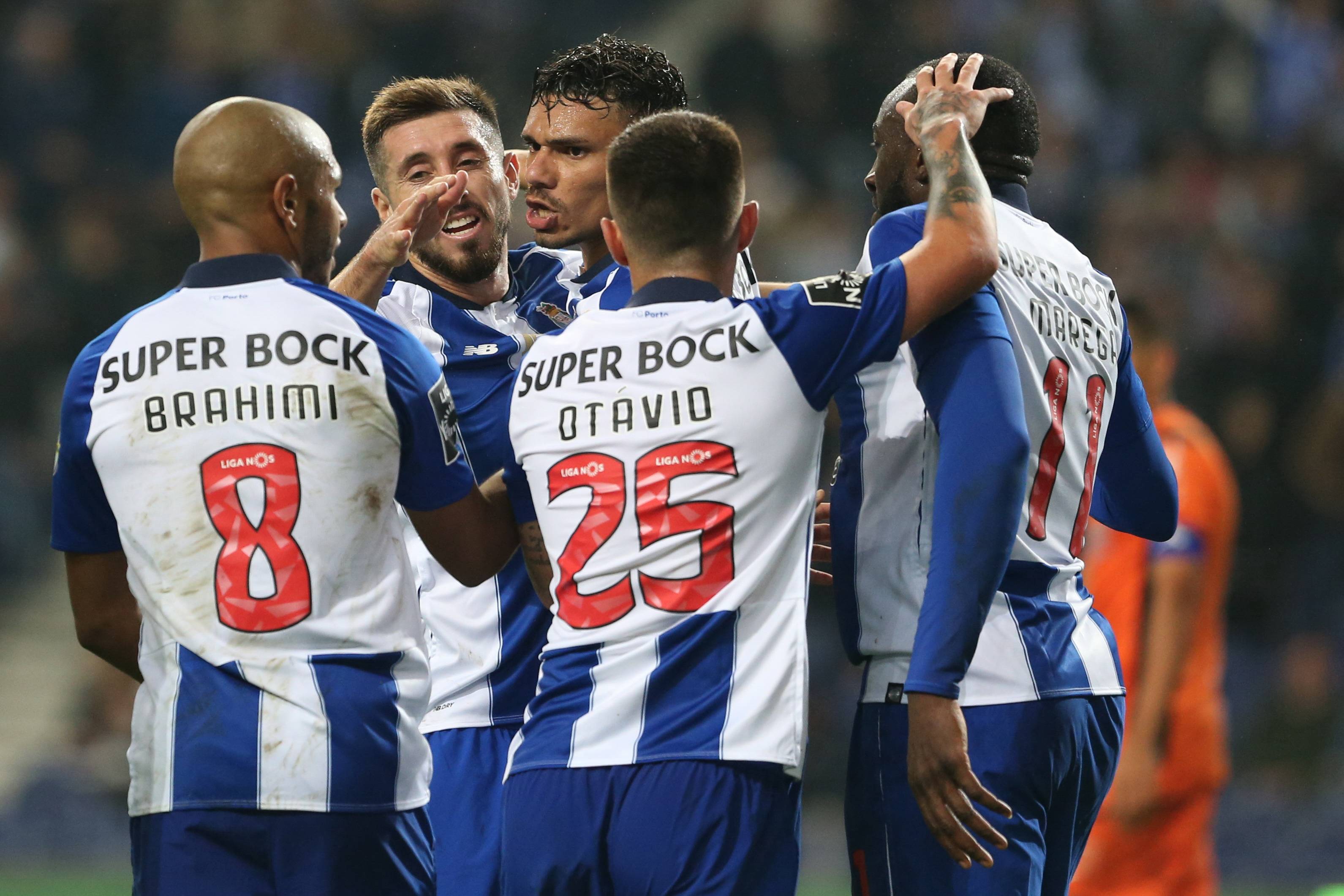 包含勒阿弗尔队在比赛中卓尔不群，战胜对手的词条