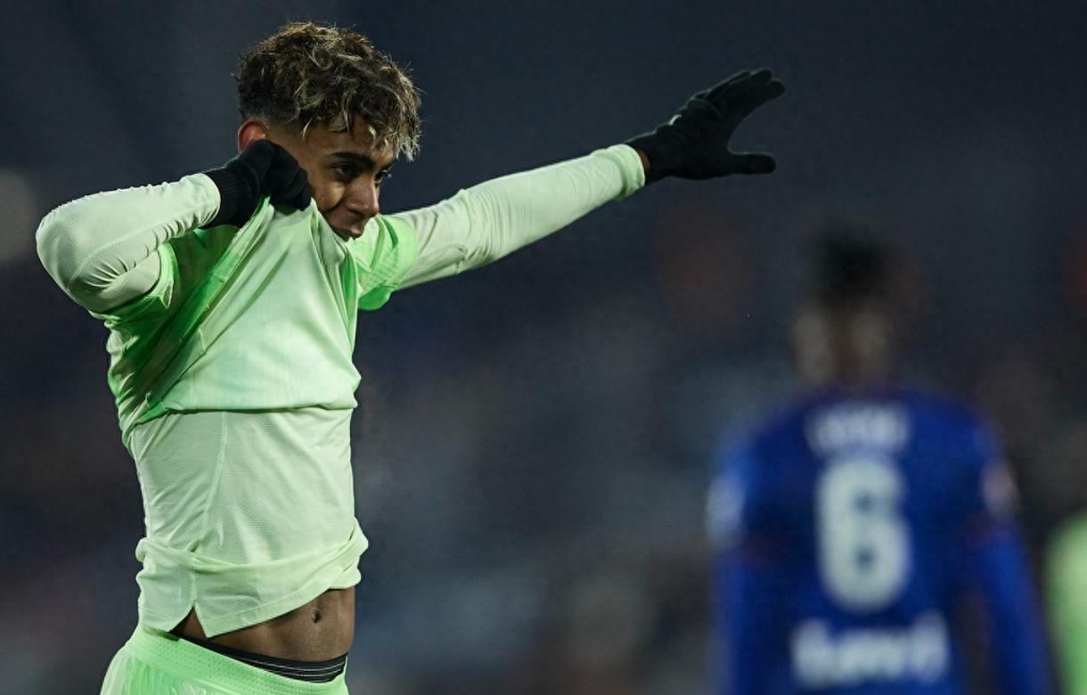 包含赫塔菲豪取客场分，继续保持不败的词条