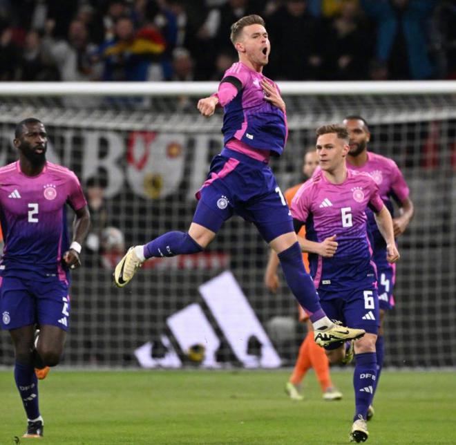 包含德国不敌荷兰，出线希望渐行渐远的词条