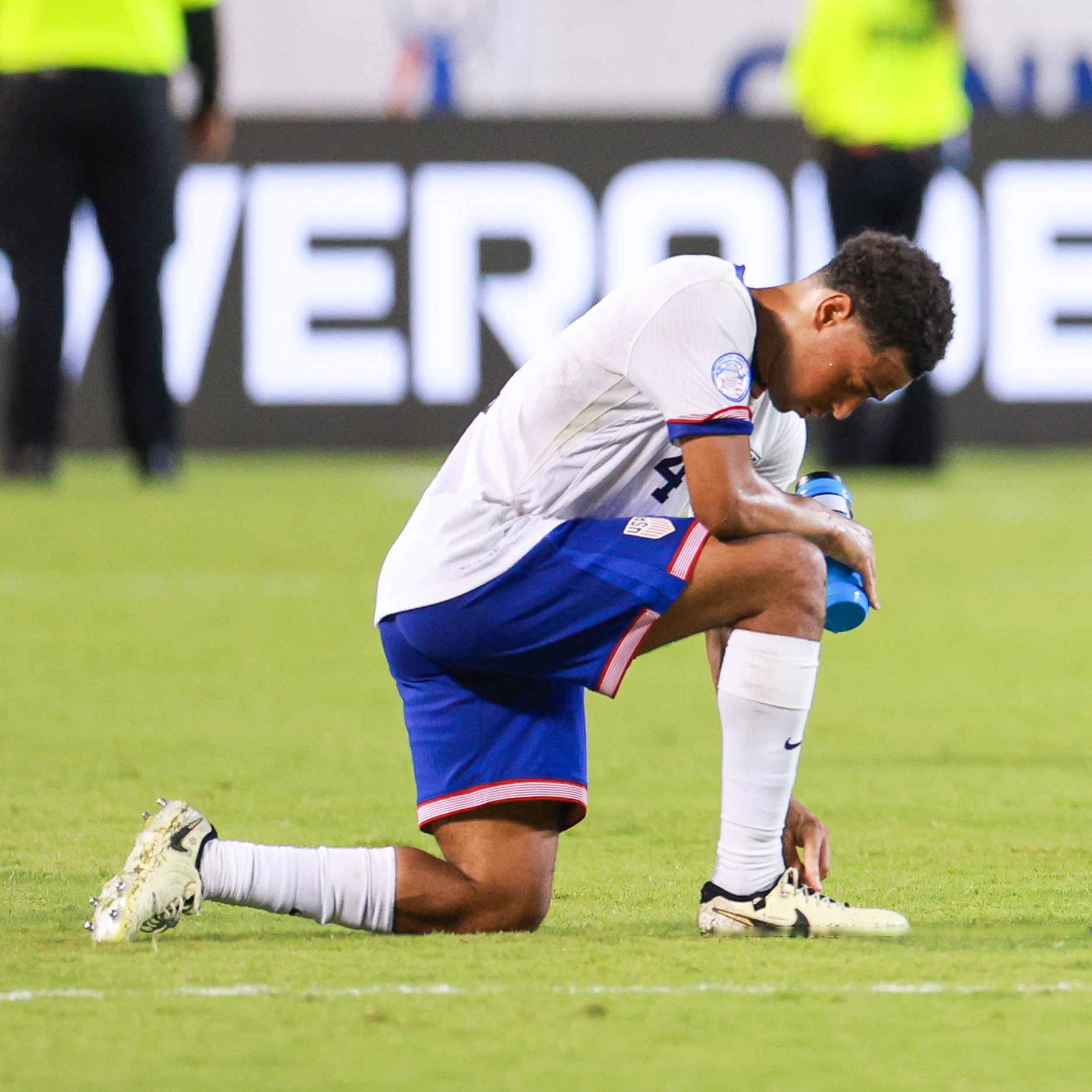 乌拉圭球队踏入淘汰赛，士气高昂