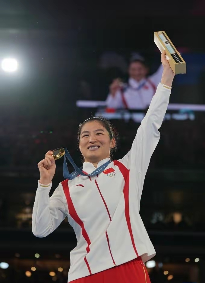 战胜对手！实力选手夺得金牌