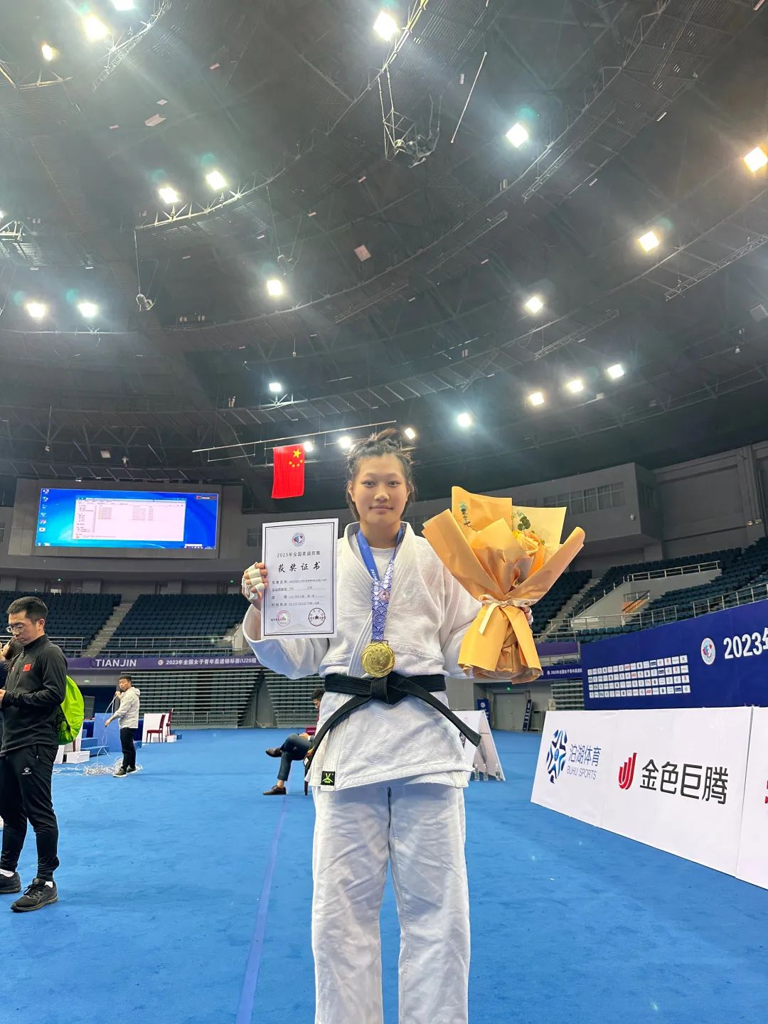 关于卢旺达运动员在柔道比赛中赢得冠军的信息