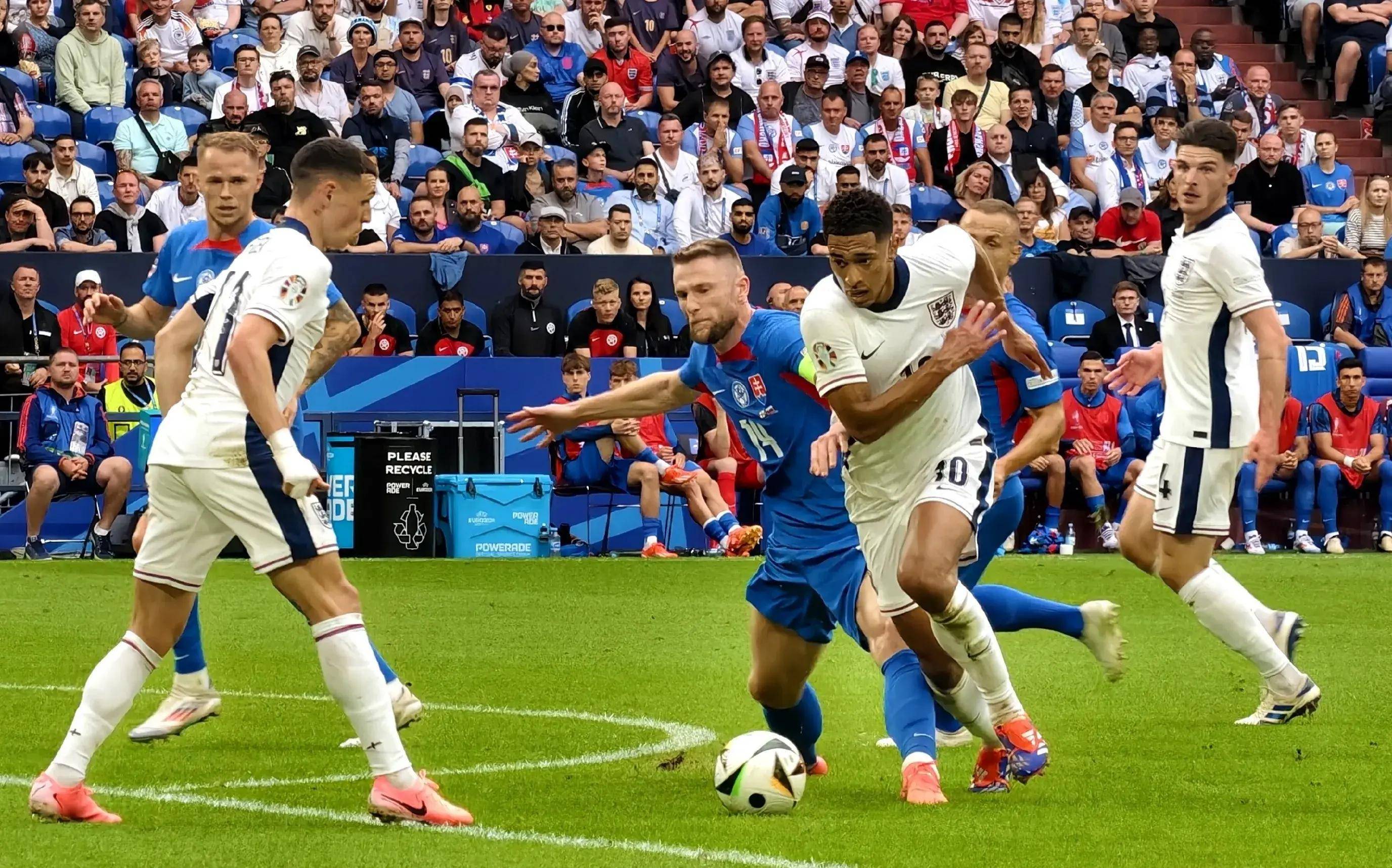 英格兰队补时绝杀乌克兰，晋级半决赛