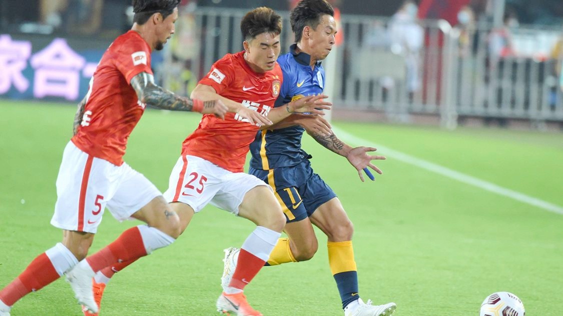 包含广州富力击败对手，球员实力逐渐显现的词条