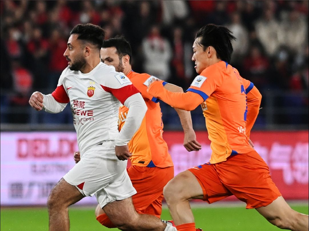 中国足球职业联赛赛场上的精彩瞬间