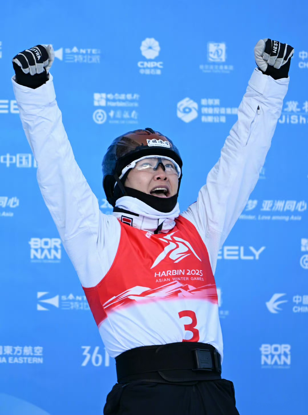 热门项目竞争激烈，选手们拼尽全力角逐金牌