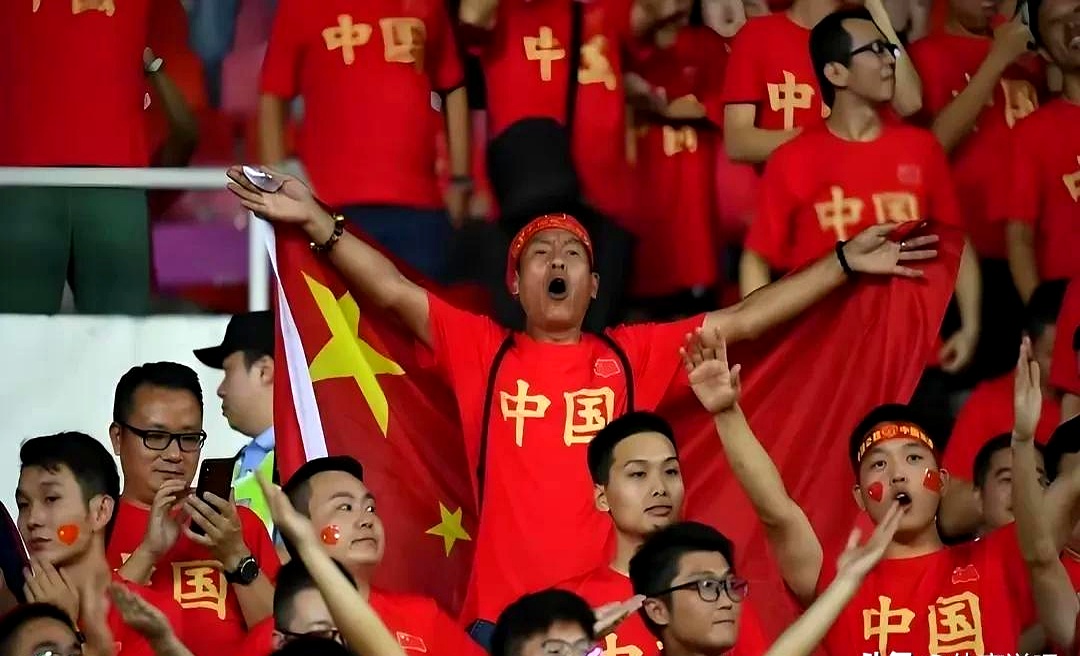 国内足球赛事火热燃烧观众心 国内足球赛事火热燃烧观众心