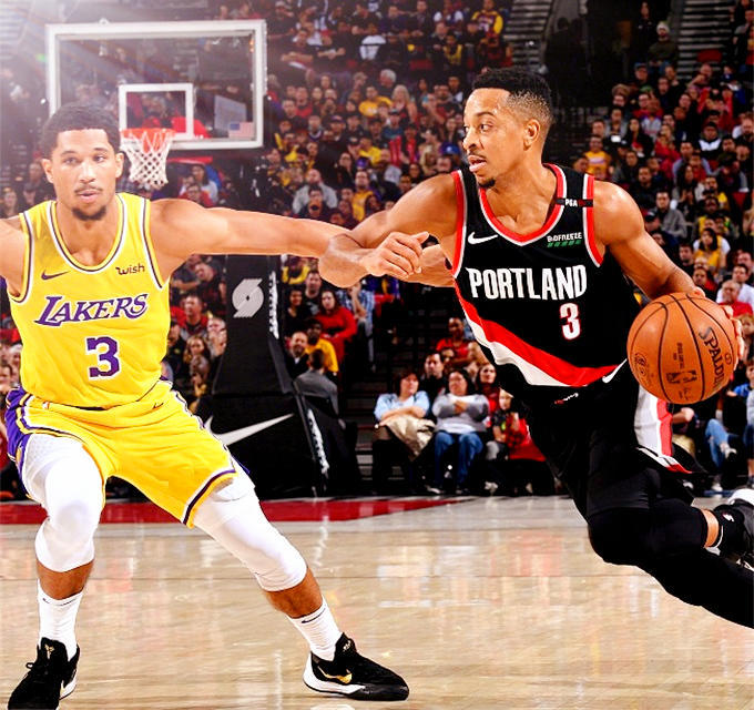 西汉姆联客战哈德斯菲尔德，力争客场赢球扭转颓势