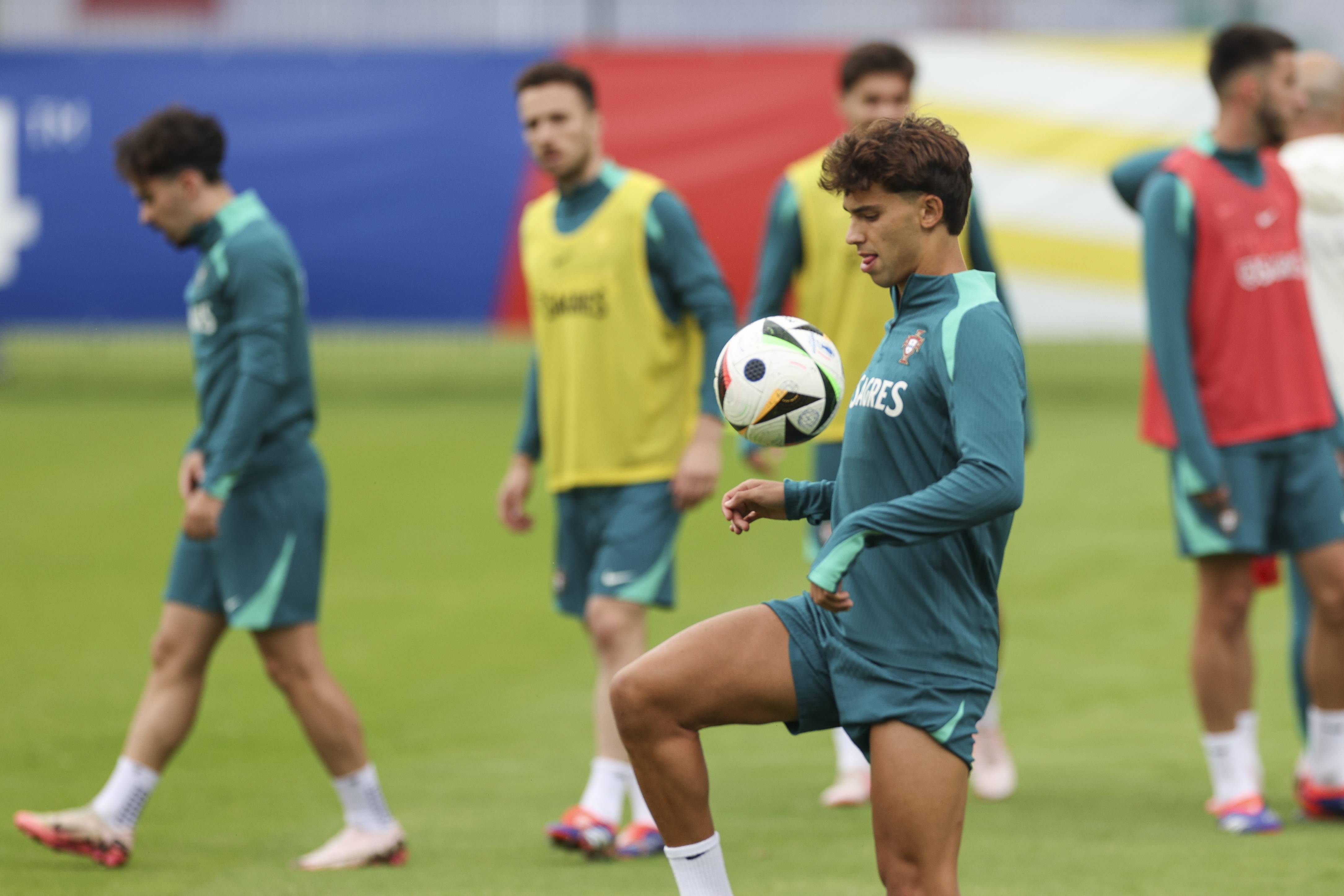 欧锦赛决赛热门球队备战,争夺最后胜利 欧锦赛决赛热门球队备战,争夺最后胜利