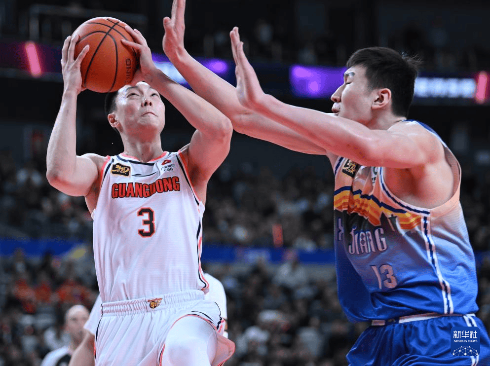 客场比赛中球队实现连胜，表现抢眼