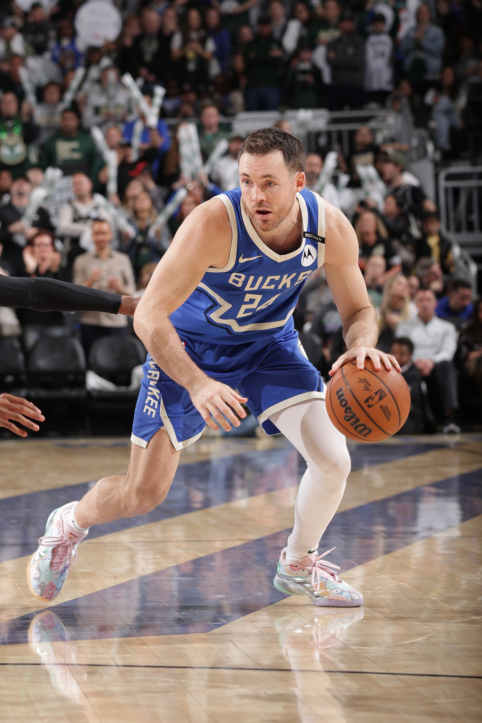 雄鹿主控成为场上焦点，单节砍下分