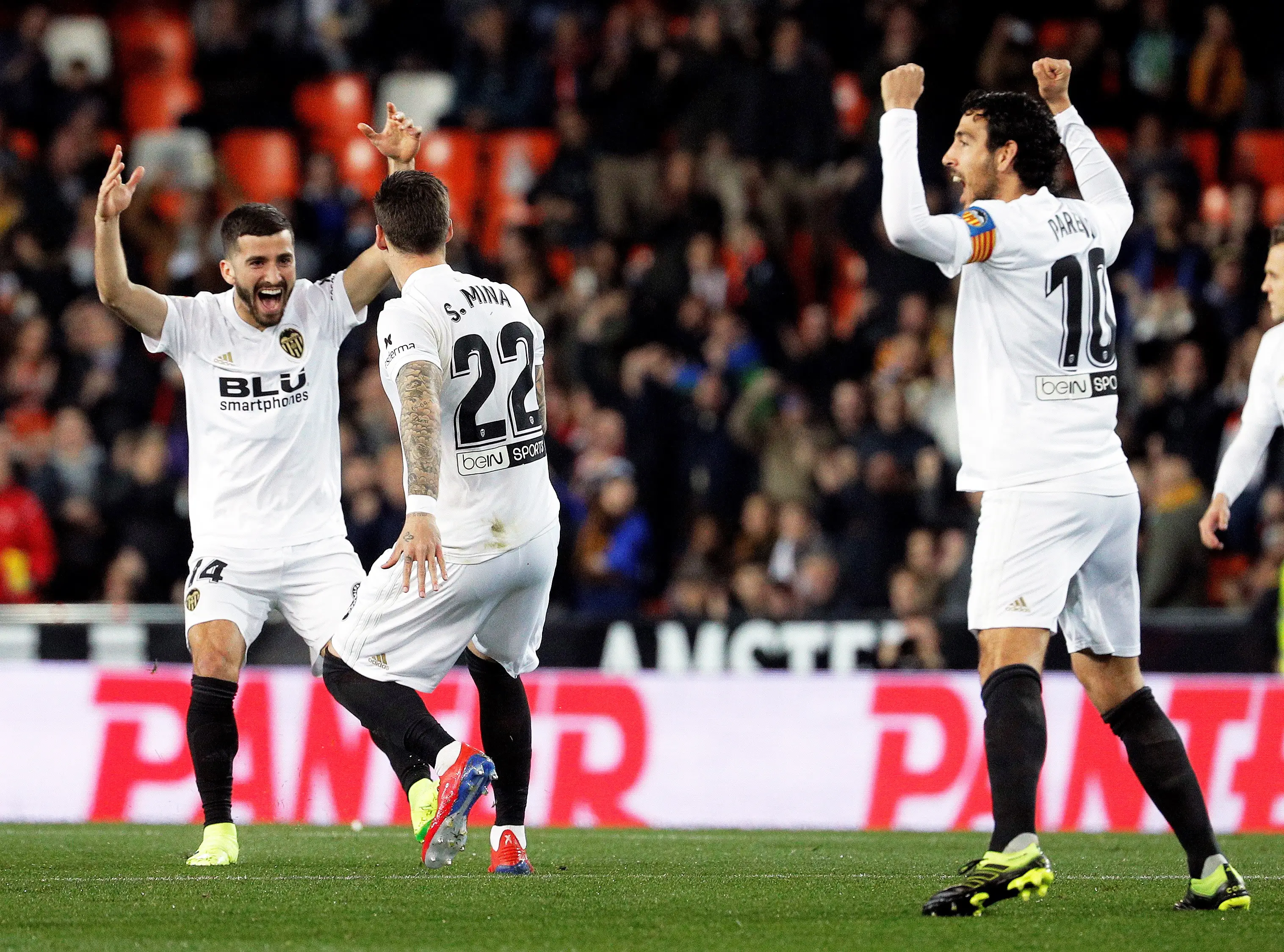 埃弗顿主场取得胜利，走出连败阴影