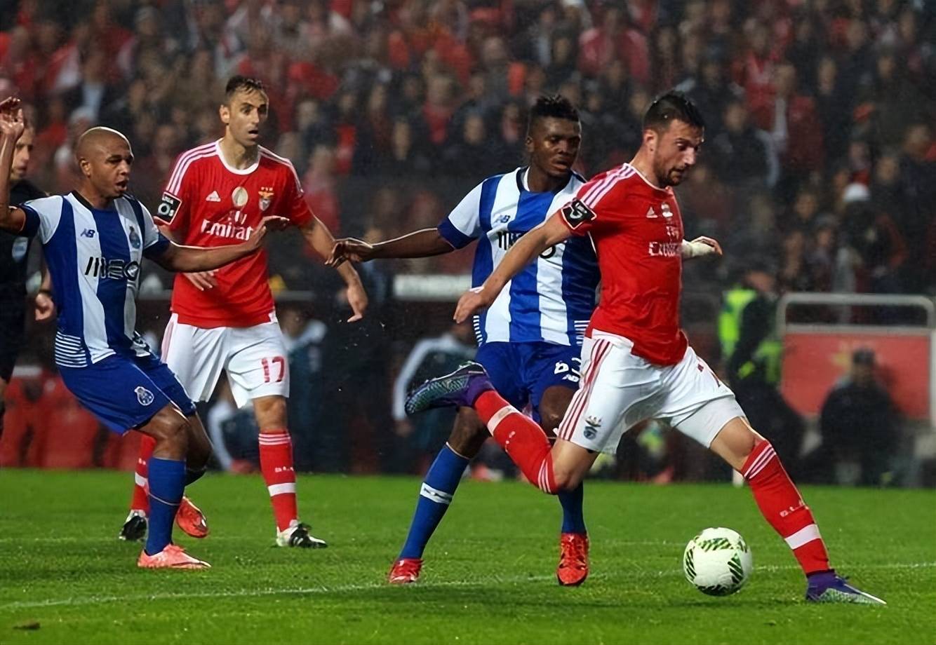 博洛尼亚全队表现出众，再次登顶积分榜