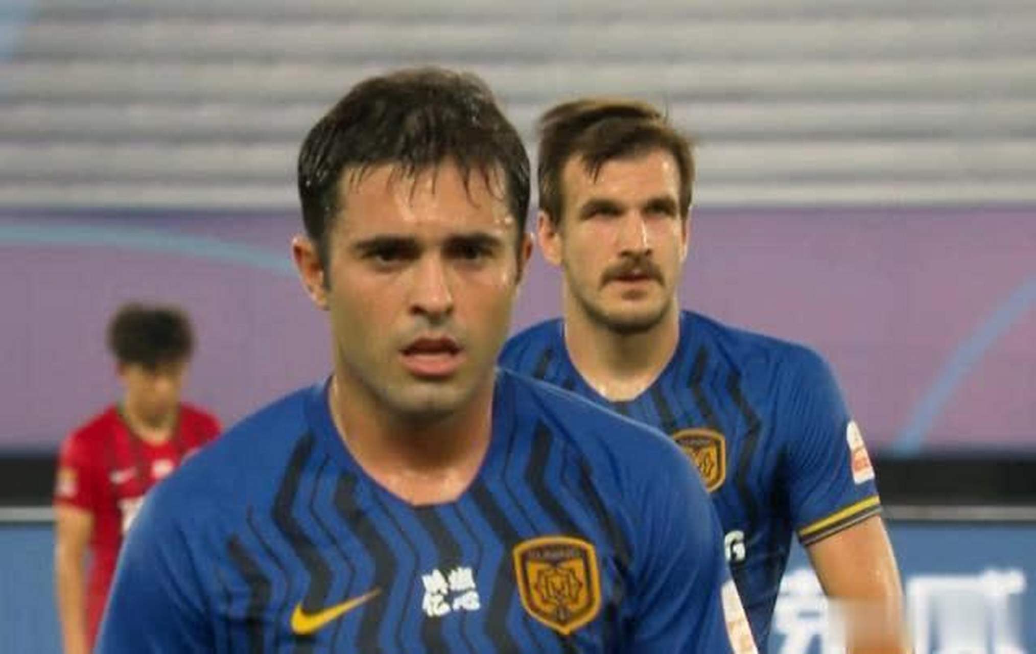 江苏苏宁客场不敌河南建业,连胜被终结 江苏苏宁客场不敌河南建业,连胜被终结