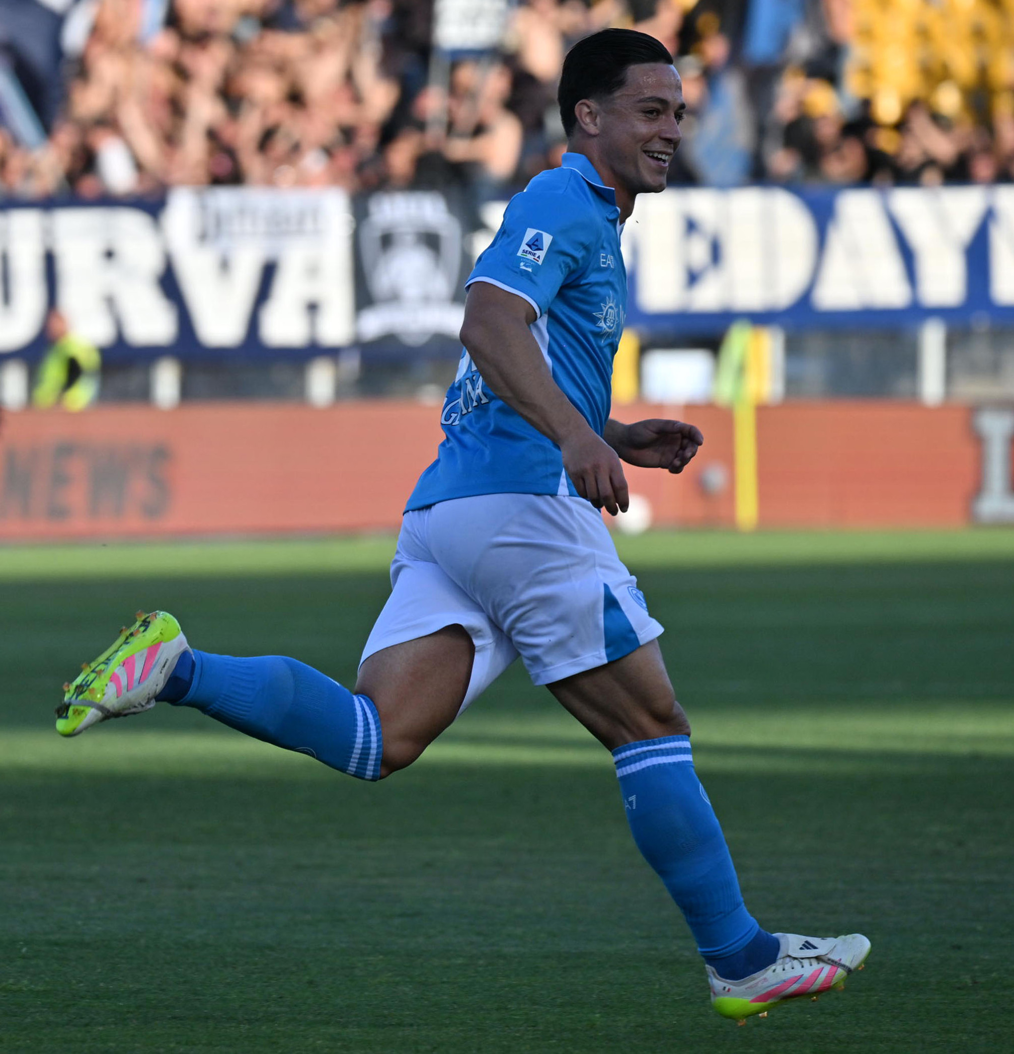 那不勒斯门将发挥出色,帮助球队赢得胜利 那不勒斯门将发挥出色,帮助球队赢得胜利