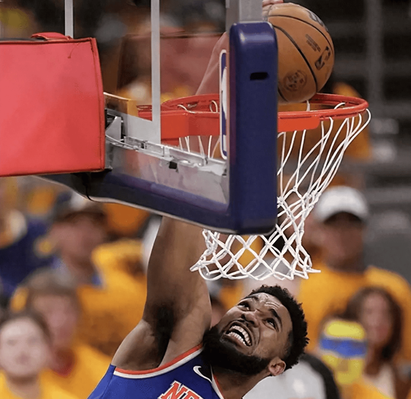 力挽狂澜的扳平进球,球队成功实现逆转 力挽狂澜的扳平进球,球队成功实现逆转