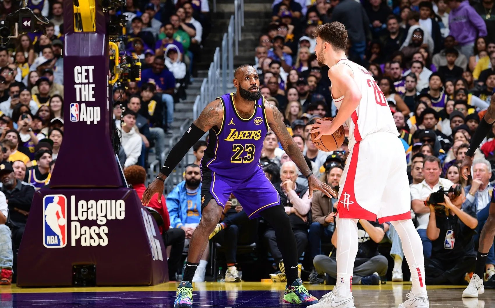 NBA总决赛首战火箭击败湖人 NBA总决赛首战火箭击败湖人