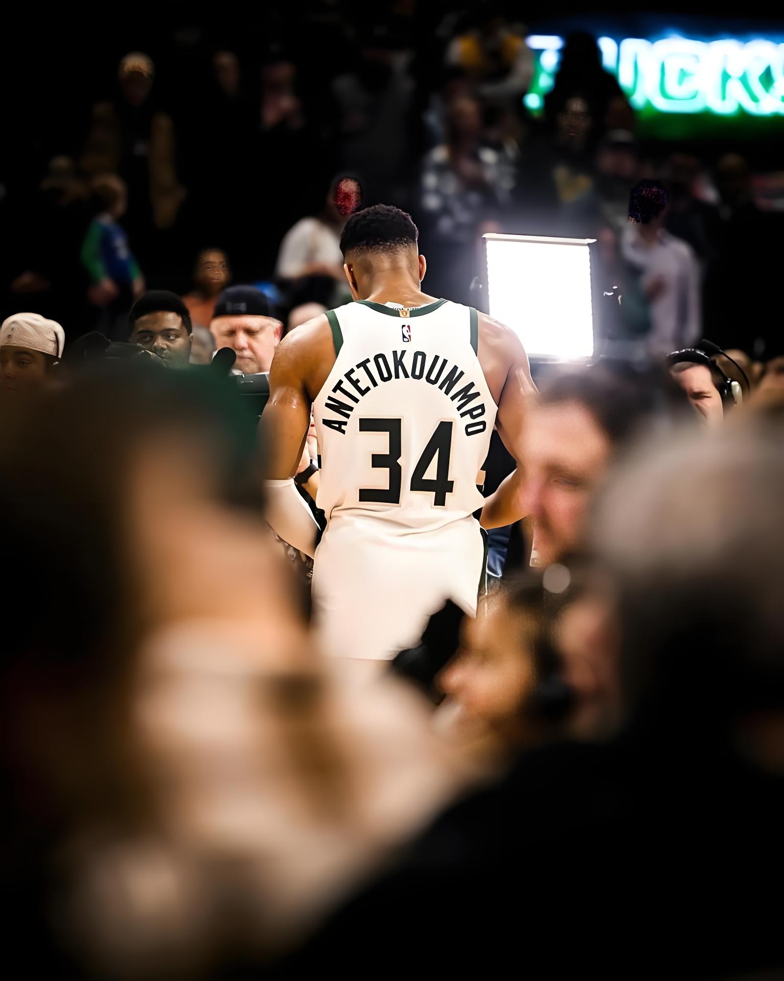 关于雄鹿大胜活塞，字母哥砍下29分的信息