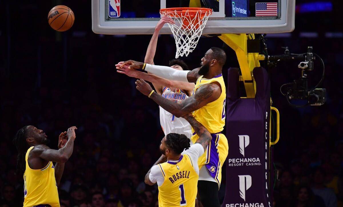 湖人队击败雷霆，詹姆斯独得40分的简单介绍