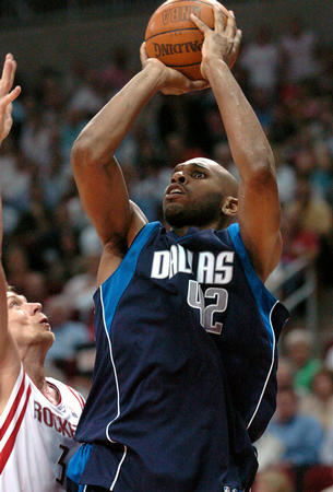 火箭客场击败尼克斯,终结小牛的连胜 火箭客场击败尼克斯,终结小牛的连胜