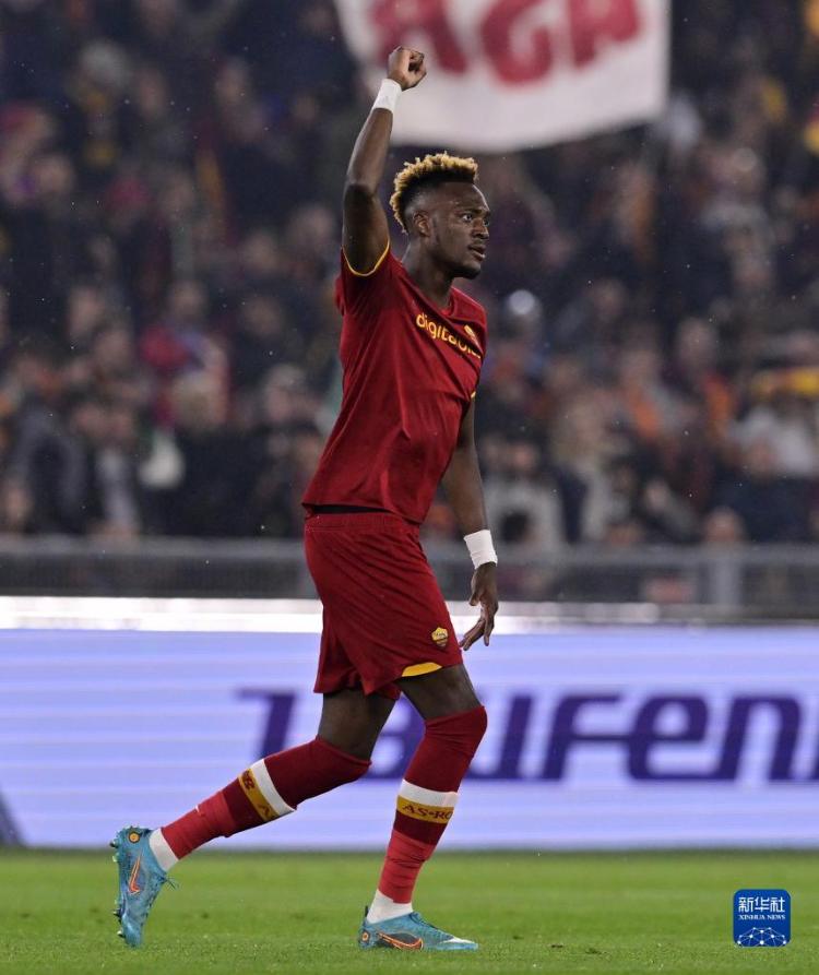 进球如潮取得完胜,晋级半决赛继往开来 进球如潮取得完胜,晋级半决赛继往开来