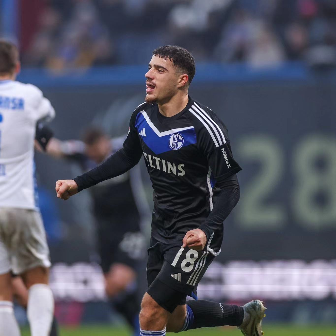 沙尔克小胜，教练信心满满：球队正在复苏