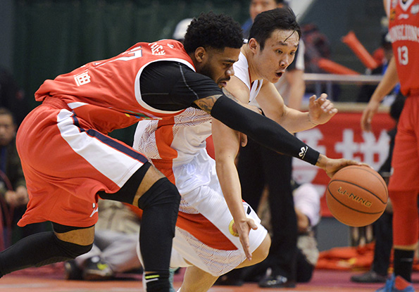 艰难困苦，篮球场上的勇者之行