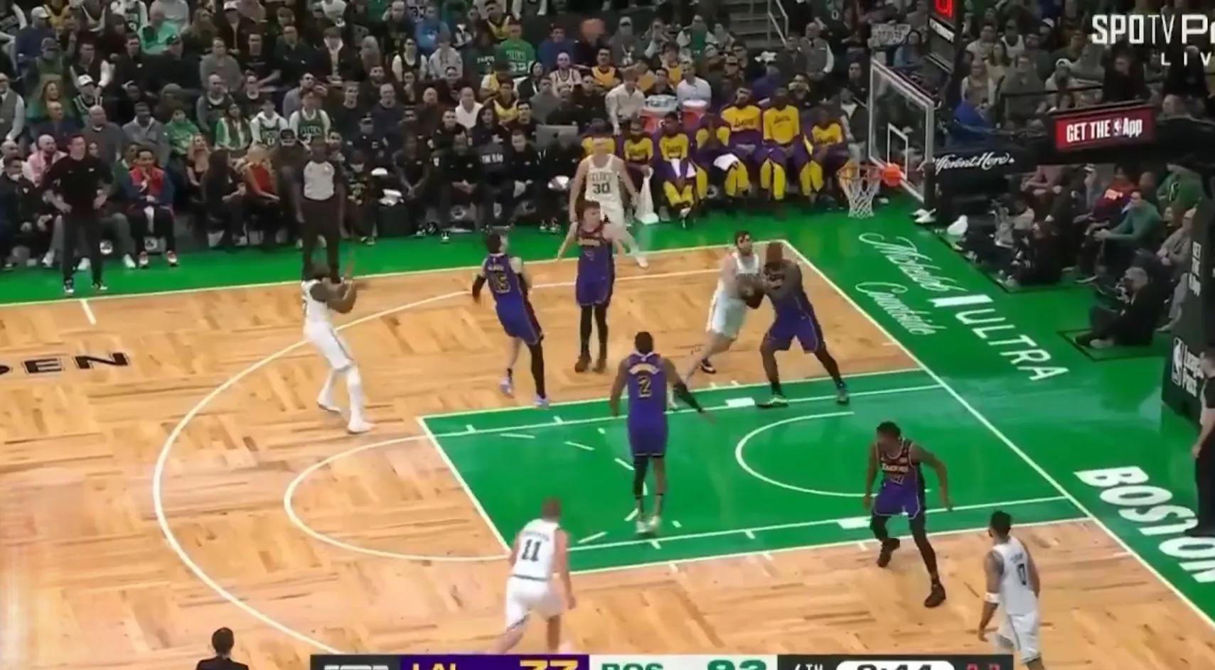 活塞队在客场力克对手